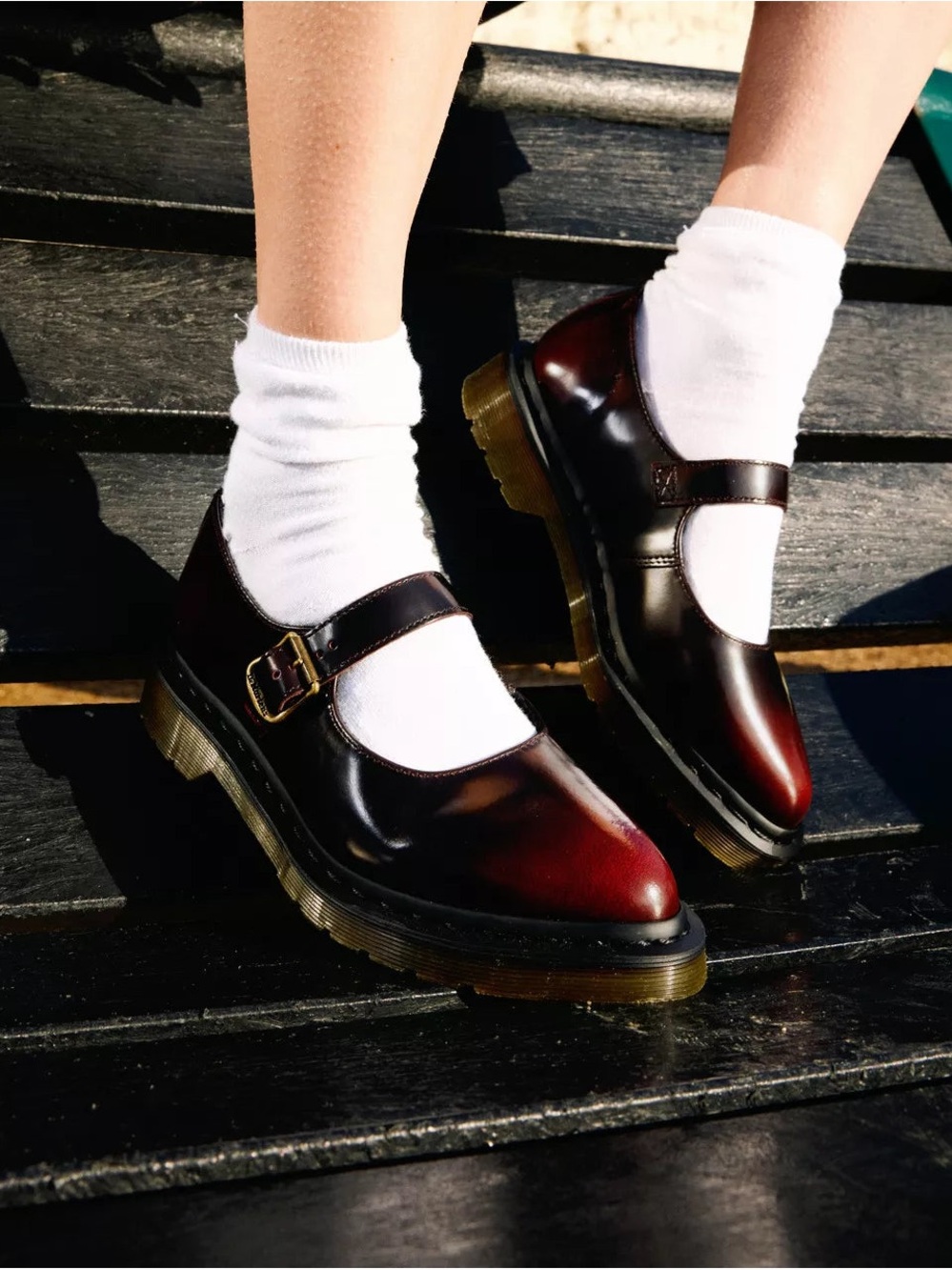 Dr. Martens Elphie in cherry red arcadia size 6